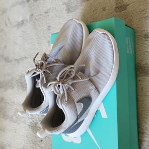 Nike sneakers light grey